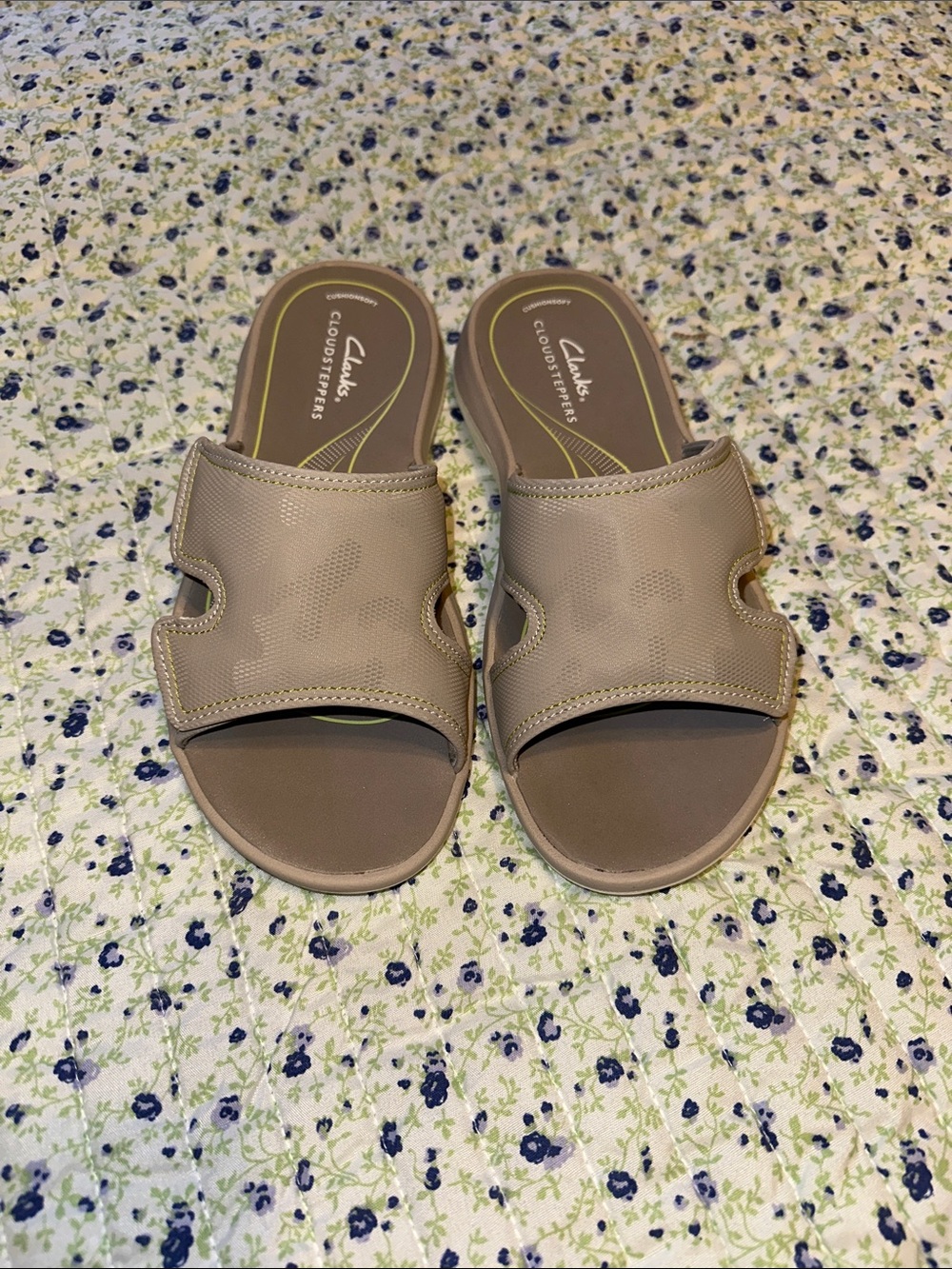 Clarks Cloudsteppers Beige Slide Sandals